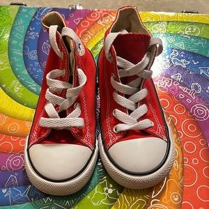 red high top kid converse